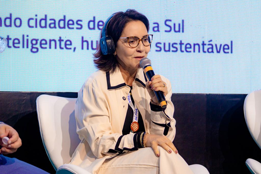 Em São Paulo, prefeita Emília destaca avanços da eletromobilidade em Aracaju - SMTT Aracaju